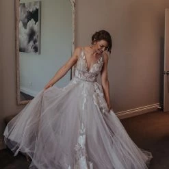BHLDN Willowby Hearst Galatea Gown 32 BHLDN Willowby Hearst Galatea Gown -Adina's Brida store 1600x 1 b3e19f2a 1913 436c 887e 8a83c9abfb82