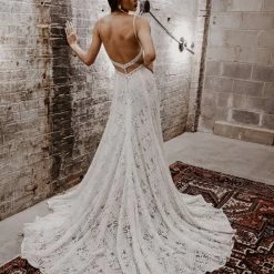 All Who Wander - Reece Sample Gown -Adina's Brida store 1600x 6 1478fd99 26bb 4bd2 ba2b b628411b4385