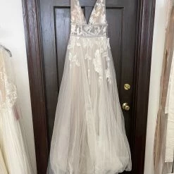 BHLDN Willowby Hearst Galatea Gown 47 BHLDN Willowby Hearst Galatea Gown -Adina's Brida store image f9190488 8328 4122 99b0 22b854ac0e5a scaled